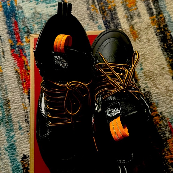 Camo SK8- Hi vans. Size 7.0m/8.5w. Used 9/10 - Picture 1 of 5